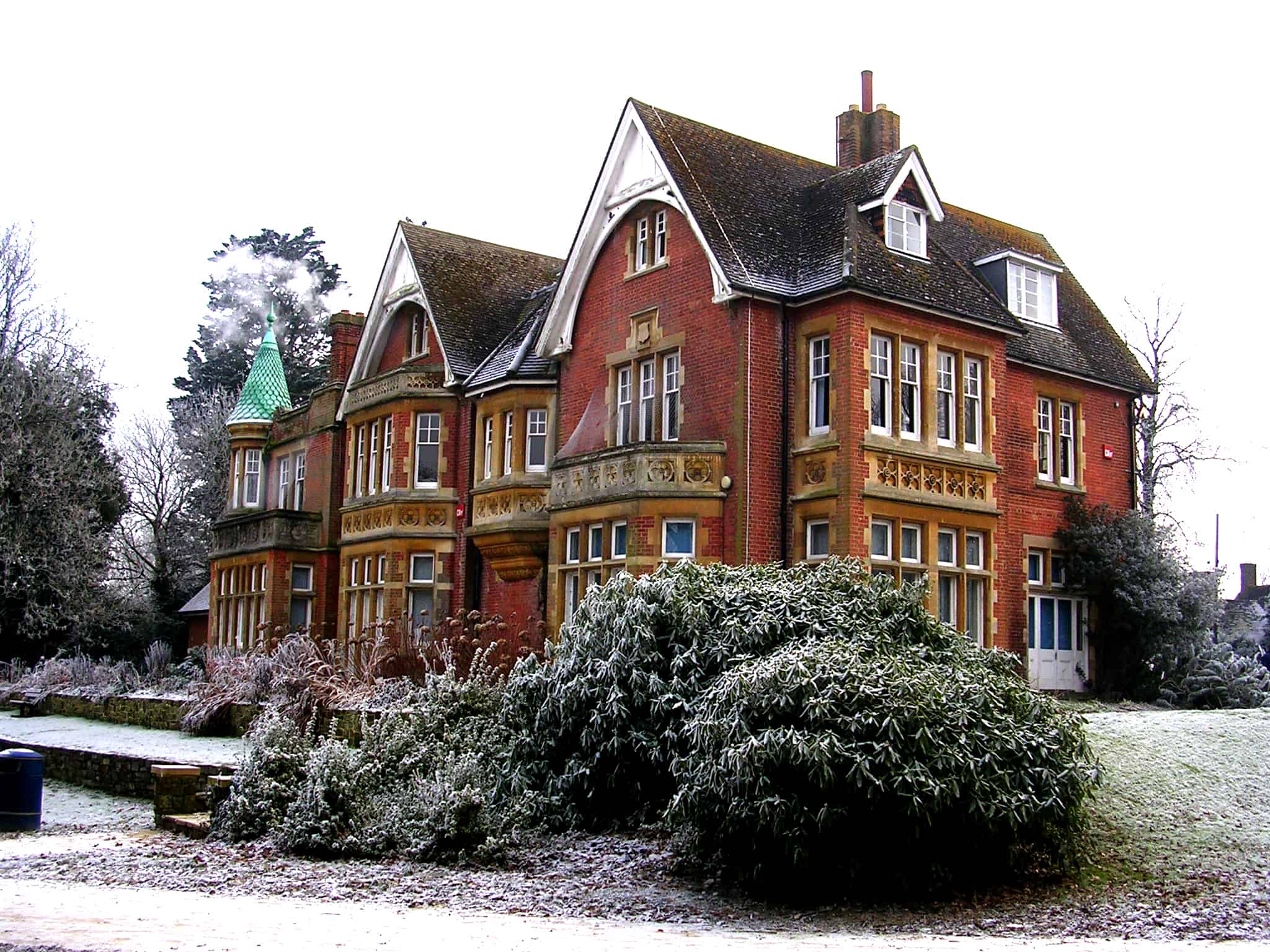 Goff's_Park_House,_Crawley,_Winter_Scene