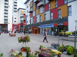 800px-Central_Square,_Wembley_(geograph_4571851) wiki