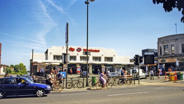 Earlsfield, Southfields and Wimbledon — Transport and example journey times